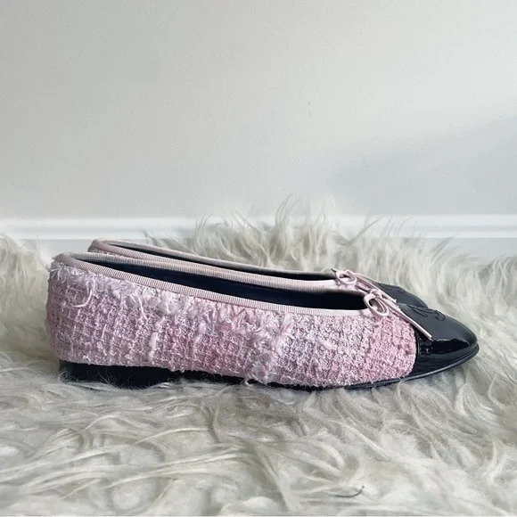 Chanel Pink Tweed Ballerina Flats Black Patent Leather Cap Toe CC Logo size 38 - Picture 9 of 13